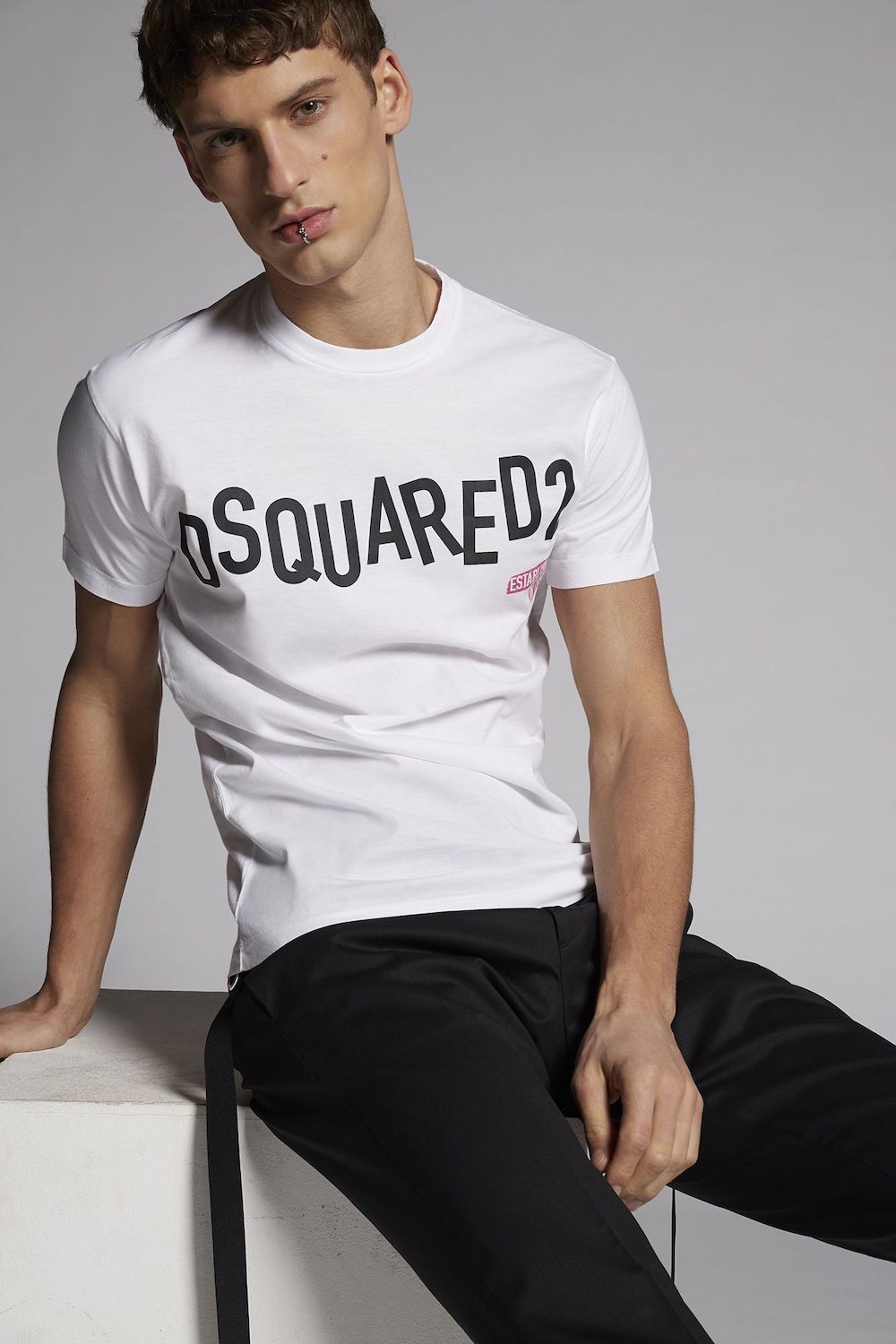 経典ブランド DSQUARED2 ディースクエアード Tシャツ 黒 新品 未使用 タグ付き asakusa.sub.jp