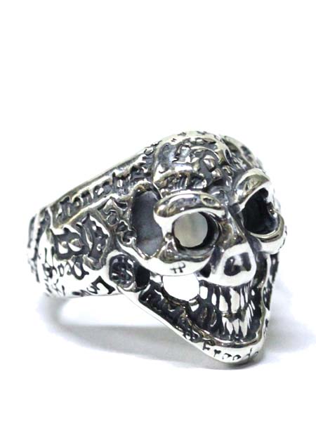 GRAFFITI SMALL GOOD LUCK SKULL RING