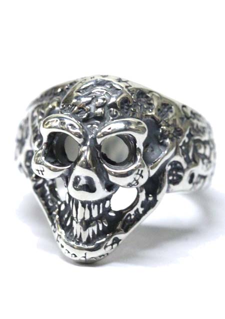 GRAFFITI SMALL GOOD LUCK SKULL RING