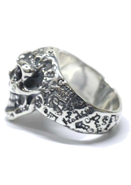 GRAFFITI SMALL GOOD LUCK SKULL RING