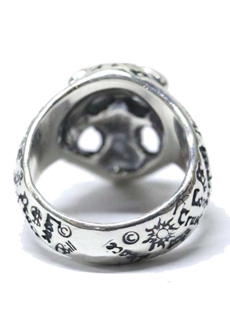 GRAFFITI SMALL GOOD LUCK SKULL RING