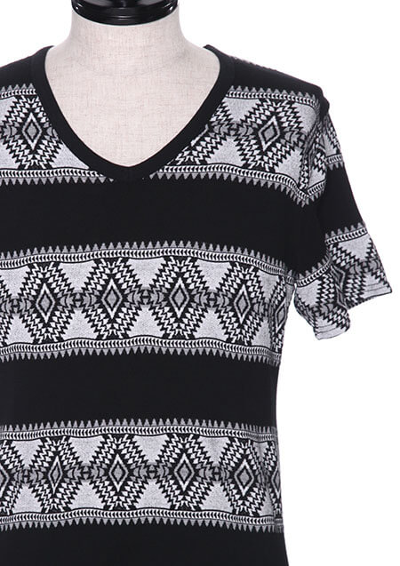 AKM ORIGINAL TRIBAL BORDER S/S V-NECK