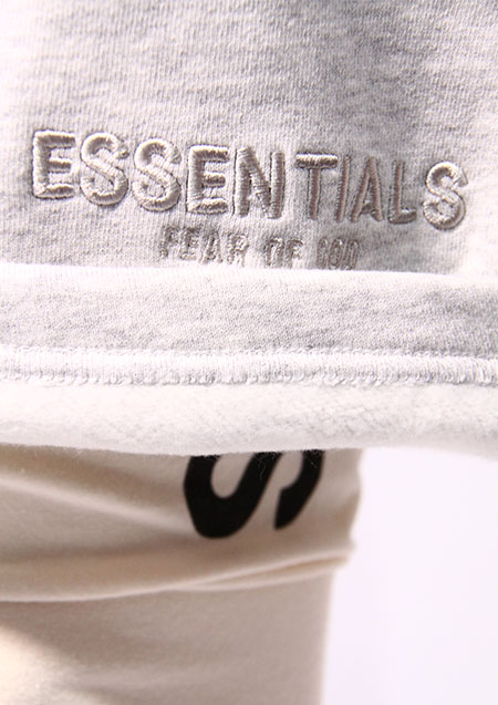 FOG ESSENTIALS  RUBBER TAG EMB SWEAT SHORTS - L/H.GREY