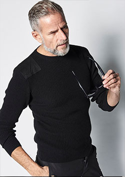 1PIUU1UGUALLE3 BLACK COMMANDO SWEATER