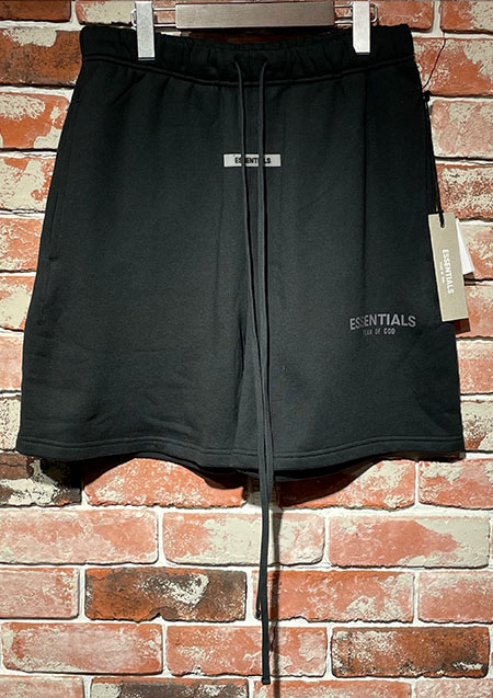 FOG ESSENTIALS REFLECTOR LOGO SWEAT SHORTS | BLACK