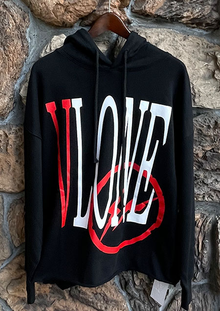 VLONE ヴィーロン VLONEFRAGMENTLOGOHOODIE-BLKRED | HardiVague公式