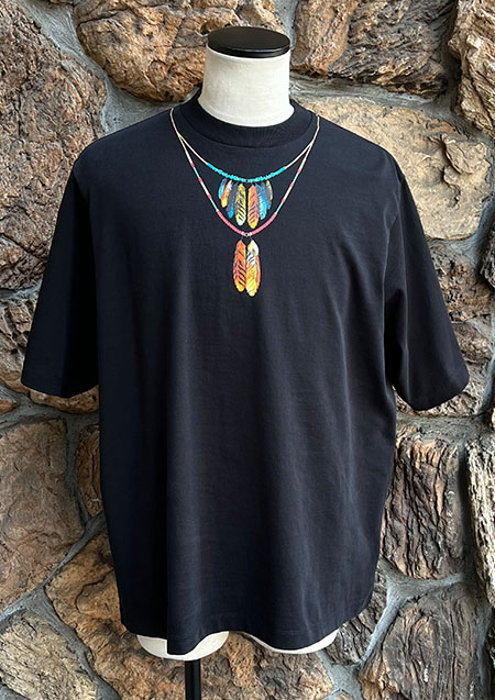 MARCELO BURLON FEATHERS NECKLACE OVER TEE | BLACK RED