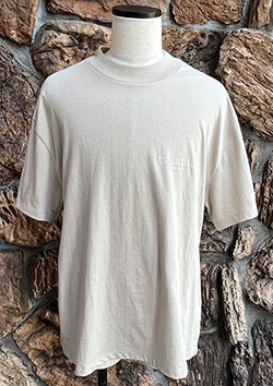 FOG ESSENTIALS 22SS 1POINT LOGO SS TEE | WHEAT