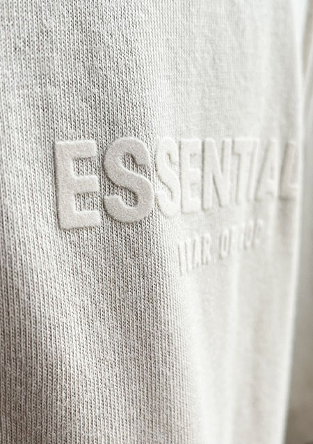 FOG ESSENTIALS 22SS 1POINT LOGO SS TEE | WHEAT