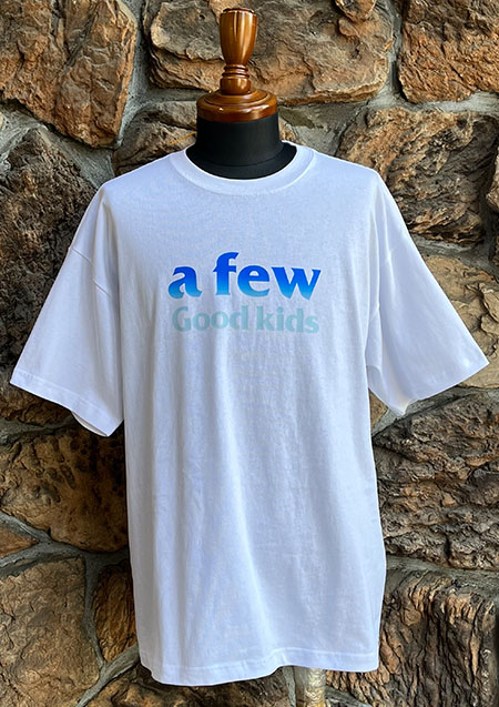 A FEW GOOD KIDS SIMPLE LOGO TEE