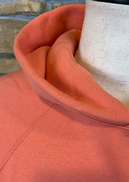 FOG ESSENTIALS 22FW FRONT LOGO SWEAT HOODIE | CORAL