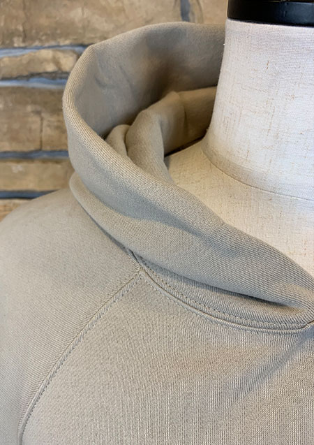 FOG ESSENTIALS 22FW FRONT LOGO SWEAT HOODIE | SMOKE