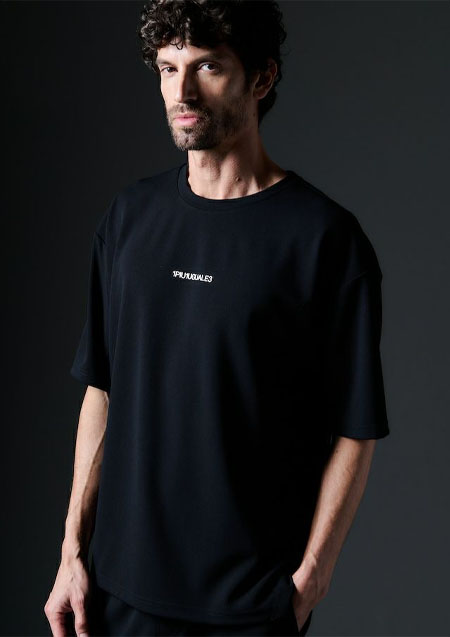1PIU1UGUALE3 S/S CREW T | 99BLACK