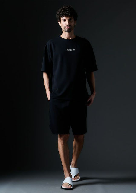 1PIU1UGUALE3 S/S CREW T | 99BLACK