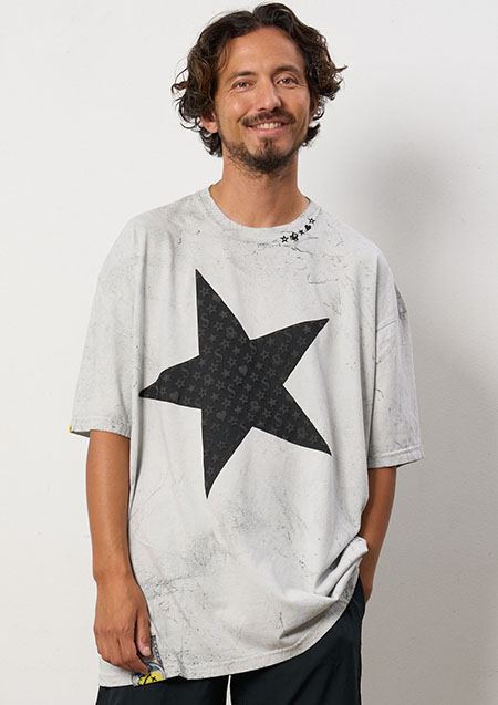 Stud Muffin 7oz ピグメントウォッシュドコットン天竺 スターグラムフォームプリント SS Tシャツ | LIGHTGREY
