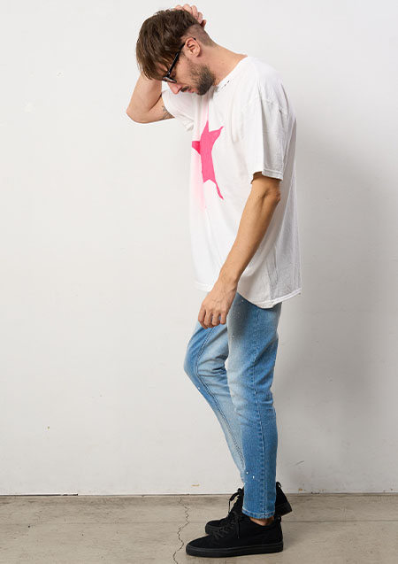 Stud Muffin 7oz ピグメントウォッシュドコットン天竺 スターグラムフォームプリント SS Tシャツ | WHITE