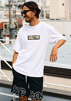 Stud Muffin TCパイル スマイリーシークイン SS Tシャツ | WHITE