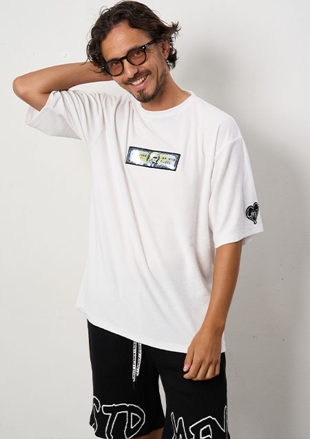Stud Muffin TCパイル スマイリーシークイン SS Tシャツ | WHITE