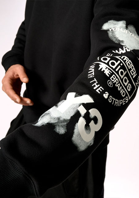 Y-3 GRAPHIC CREW SWEAT | BLACK