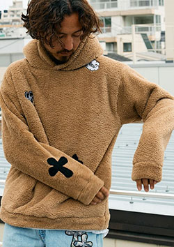 STUD MUFFIN コーラルフリースボア マルチパッチワークプルパーカー | CAMEL