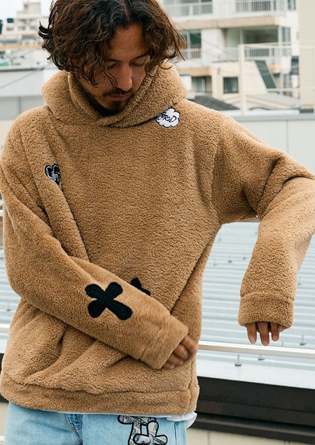 STUD MUFFIN コーラルフリースボア マルチパッチワークプルパーカー | CAMEL