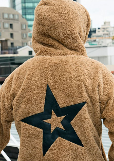 STUD MUFFIN コーラルフリースボア マルチパッチワークプルパーカー | CAMEL