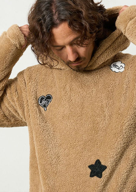 STUD MUFFIN コーラルフリースボア マルチパッチワークプルパーカー | CAMEL