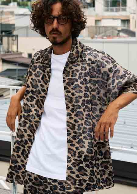 STUD MUFFIN レオパードメッシュ スマイリーパッチオーバーサイズシャツ | BROWN