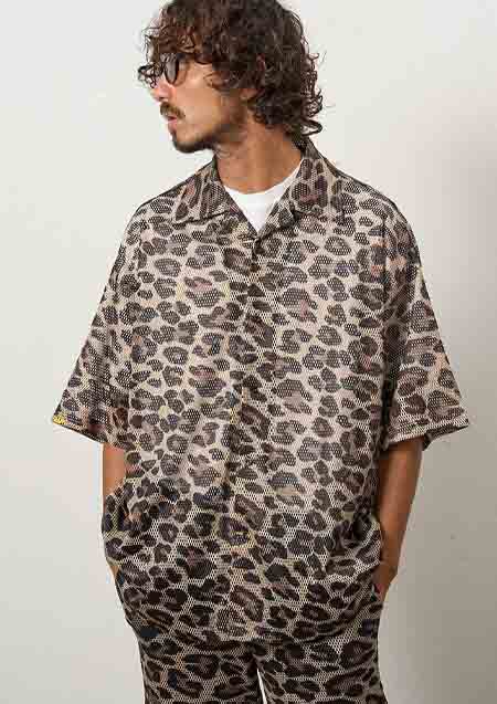 STUD MUFFIN レオパードメッシュ スマイリーパッチオーバーサイズシャツ | BROWN