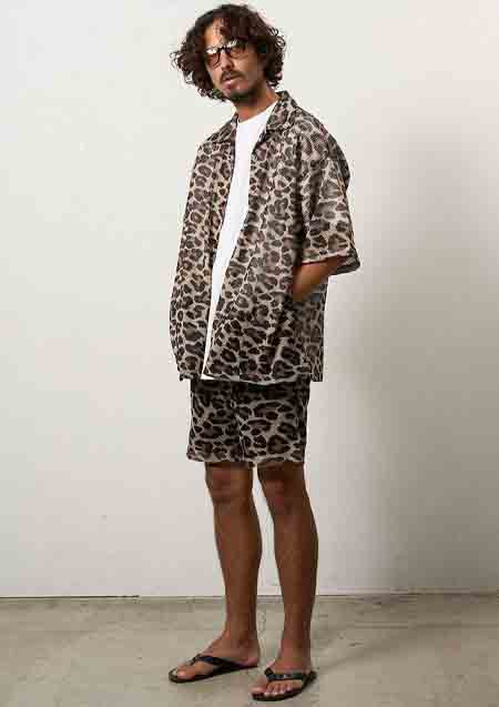 STUD MUFFIN レオパードメッシュ スマイリーパッチオーバーサイズシャツ | BROWN