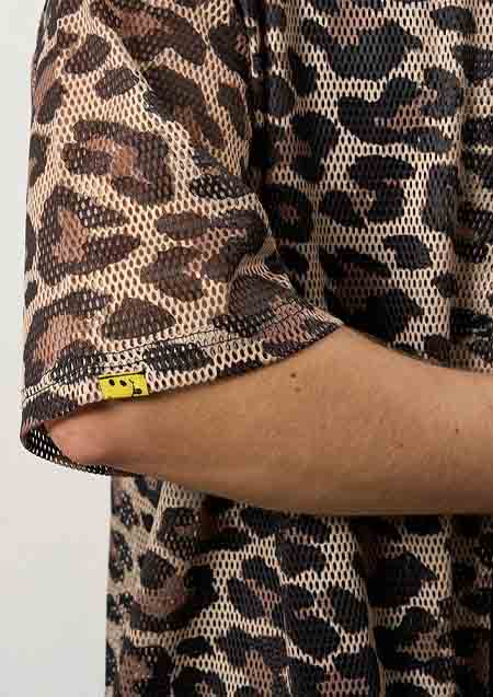 STUD MUFFIN レオパードメッシュ スマイリーパッチオーバーサイズシャツ | BROWN