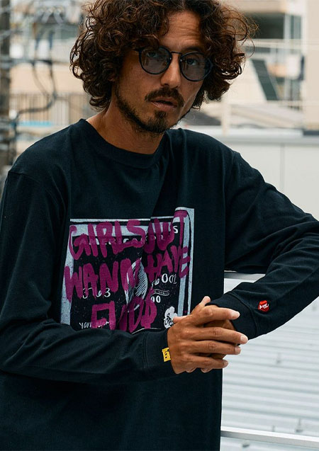 STUD MUFFIN 5.6ozコットン天竺 クレジットグラフィティ＆パッチLSシャツ ロンT | BLACK