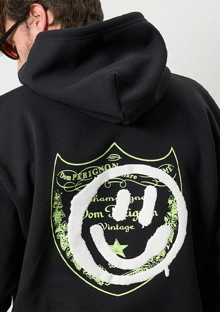 STUD MUFFIN TC裏毛起毛 ラベル&スマイル発泡プリントマルチパッチワーク プルパーカー | BLACK