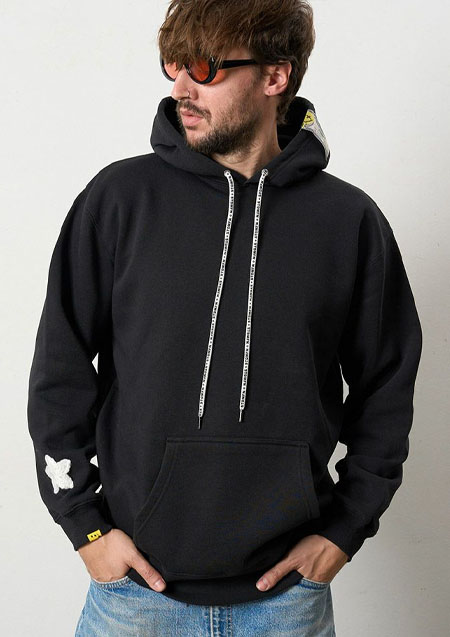 STUD MUFFIN TC裏毛起毛 ラベル&スマイル発泡プリントマルチパッチワーク プルパーカー | BLACK