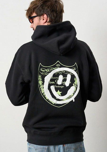 STUD MUFFIN TC裏毛起毛 ラベル&スマイル発泡プリントマルチパッチワーク プルパーカー | BLACK