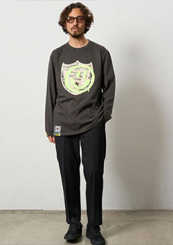 STUD MUFFIN 5.6ozコットン天竺 ラベルスマイル発泡プリントLS Tシャツ | D.GREY