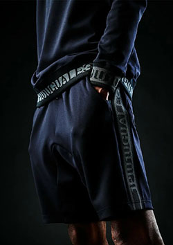 1PIU1UGUALE3 SPORT BLACK PREMIUM WIDE SHORTS | 99BLACK