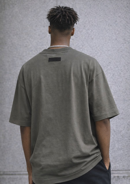 FOG ESSENTIALS 24SS RUBBER TAG SS TEE | INK