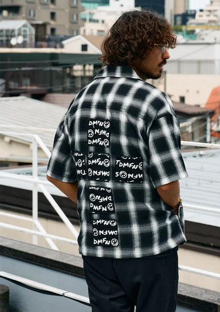 STUD MUFFIN コットンオンブレーチェック クロスロゴ パッチワーク SSシャツ | BLACK