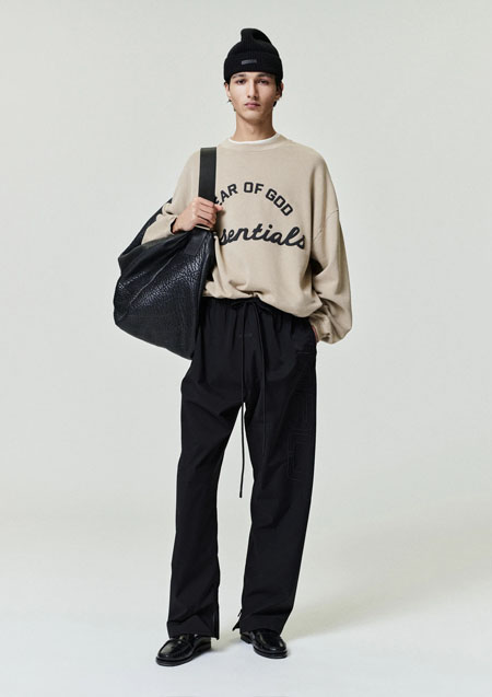 FOG ESSENTIALS Training 90s Crewneck Sweatwshirt | FADED DUNE