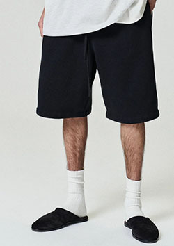 FOG ESSENTIALS Active Trace Relaxed Sweatshort | VINTAGE BLACK