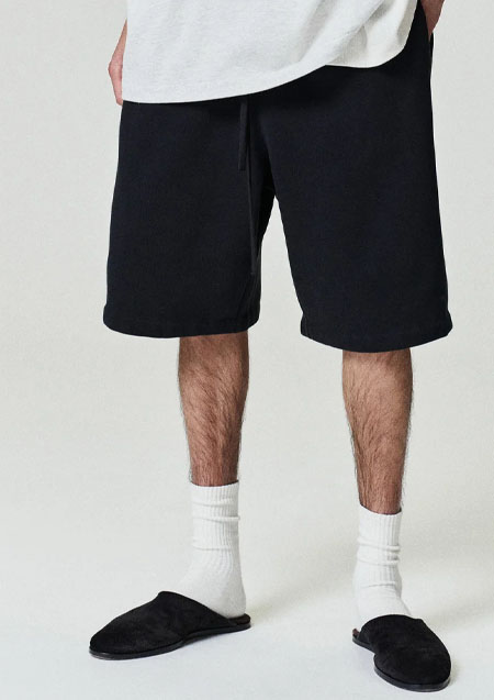 FOG ESSENTIALS Active Trace Relaxed Sweatshort | VINTAGE BLACK