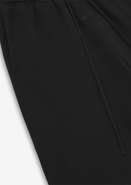 FOG ESSENTIALS Active Trace Relaxed Sweatshort | VINTAGE BLACK