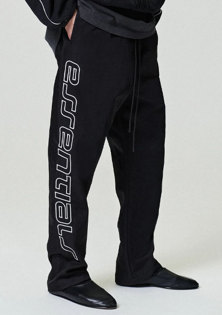 FOG ESSENTIALS Active Trace Relaxed Sweatpant | VINTAGE BLACK