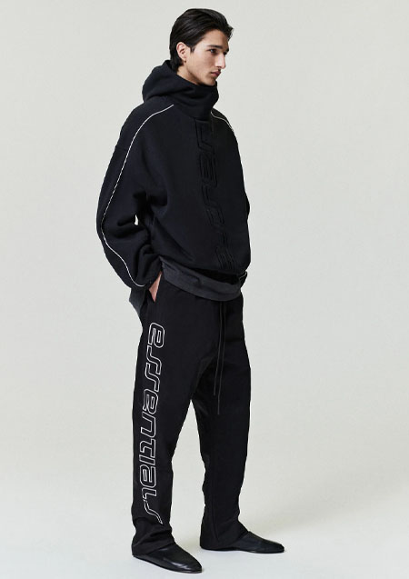 FOG ESSENTIALS Active Trace Relaxed Sweatpant | VINTAGE BLACK