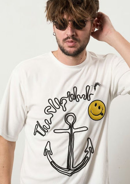 STUD MUFFIN TCパイル アンカーロープ刺繍スマイルパフパッチオーバーサイズSSシャツ Tシャツ | WHITE