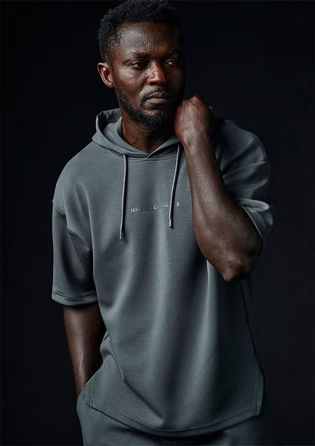 1PIU1UGUALE3 S/S HOODED TEE | 95GRAY