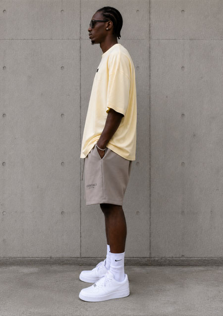 FOG ESSENTIALS 20SS RUBBER TAG SWEAT SHORTS | CEMENT