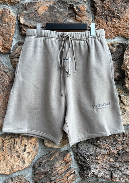 FOG ESSENTIALS 20SS RUBBER TAG SWEAT SHORTS | CEMENT
