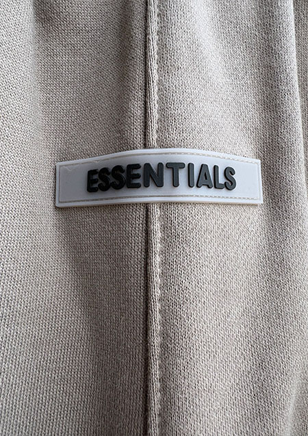 FOG ESSENTIALS 20SS RUBBER TAG SWEAT SHORTS | CEMENT